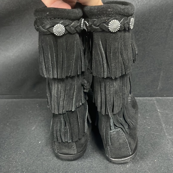 Minnetonka Kid’s 3 layer Fringe Black Boot (2937) - Picture 3 of 6
